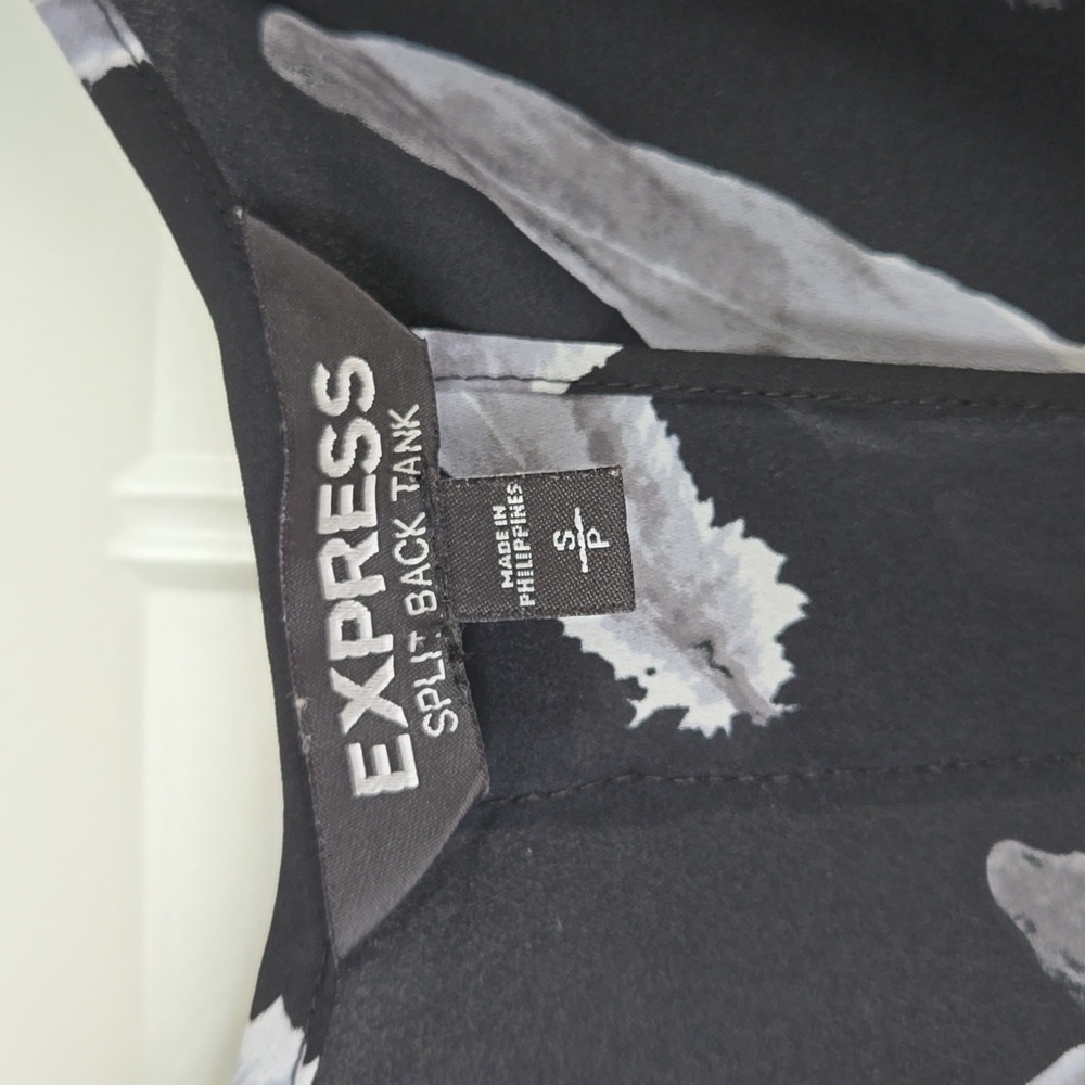 Express Split Back Top S - Picture 2 of 5